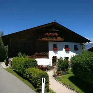 Haus Falkner , Mutters Rakousko